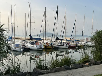 Vitorlázás a Balatonon és Adrián